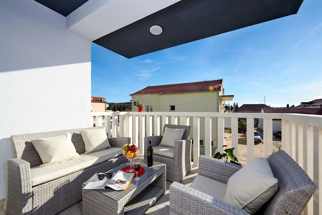 Apartment Misic Trogir 0*,
